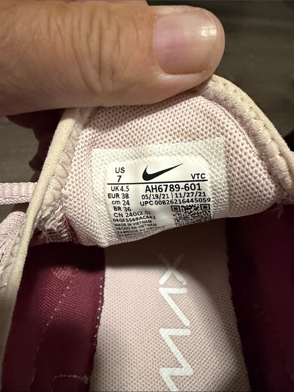Nike Women’s Air270 Pink Sneakers with Burgundy - Picture 8 of 8